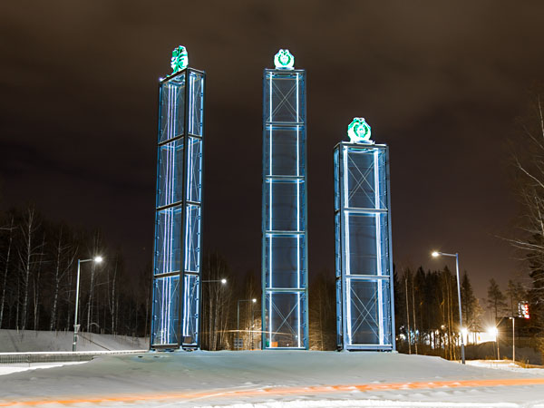 Taideteos helletorpankadun ja L&auml;ntisen yhdystien risteyksess&auml;